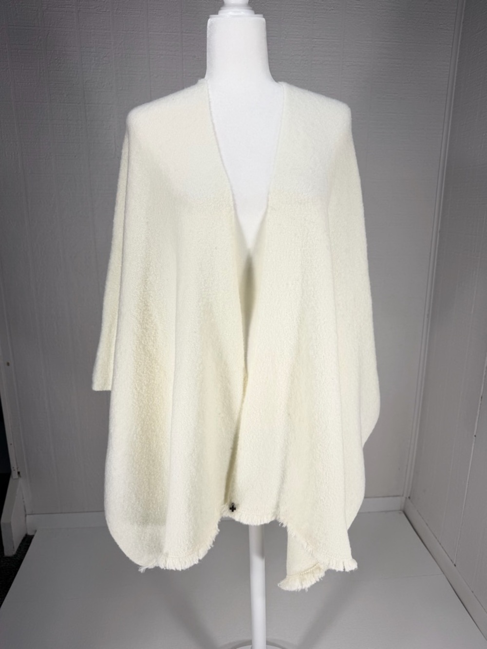 NWT Beryll cashmere Open Front Poncho cream